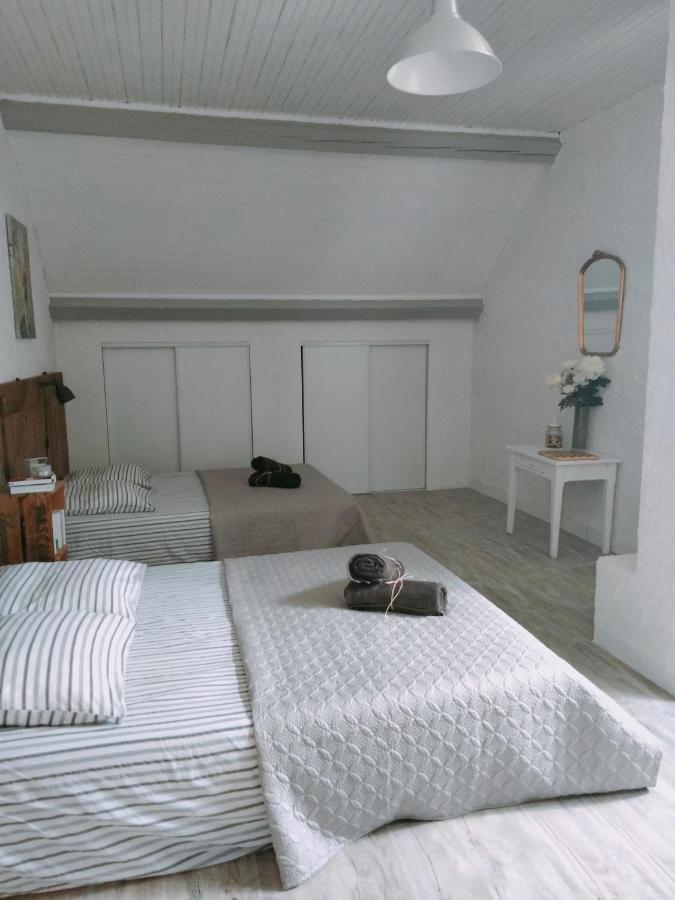 Chambre Familiale Anna "Mon Lit Au Pre" , Jusqu'A 4 Adultes Et 2 Enfants Avec Piscine Familles, Couples Ou Femmes Seulement Pontours Eksteriør billede